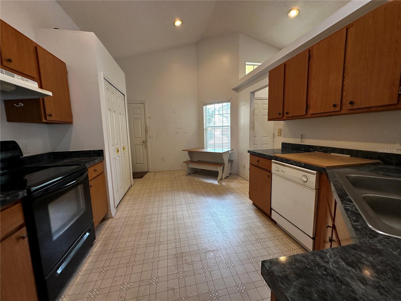Image 14 of 40 For 16450 Golden Eagle Boulevard