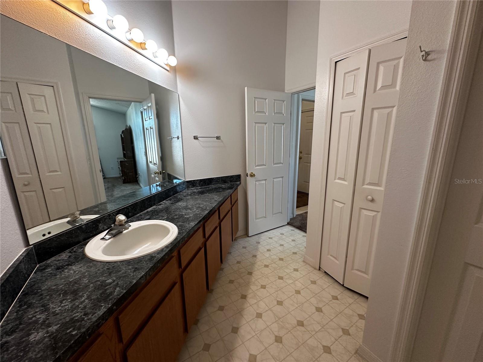 Image 22 of 40 For 16450 Golden Eagle Boulevard