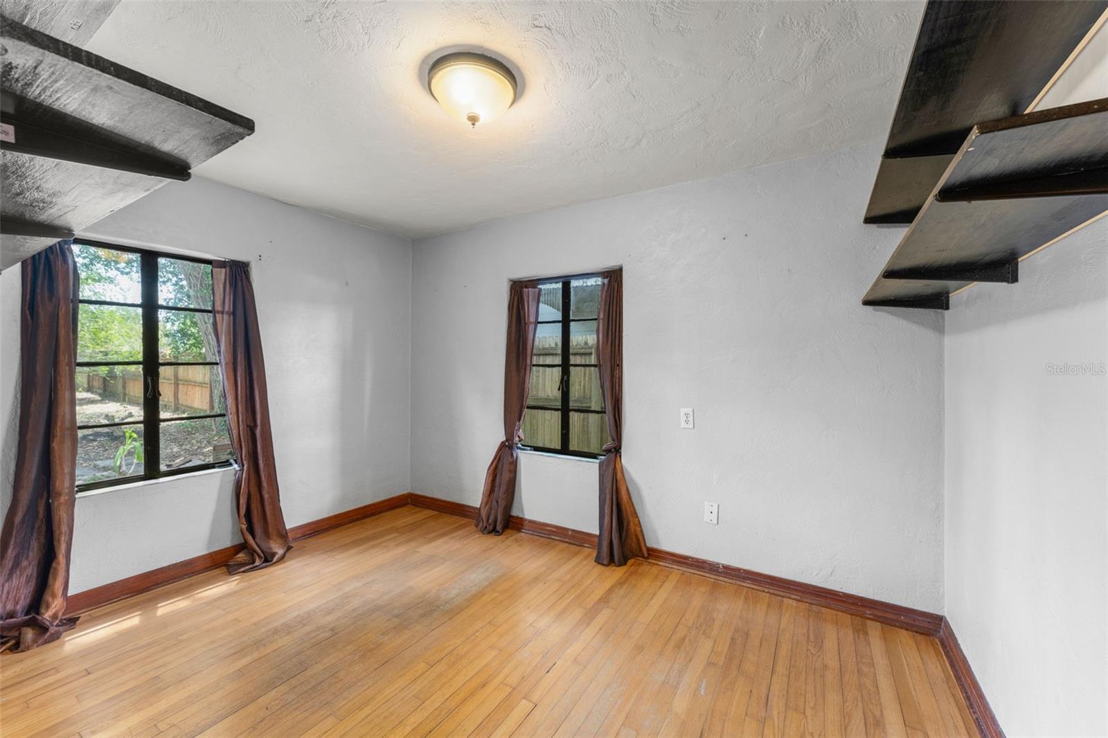 Image 10 of 31 For 440 Cambridge Boulevard
