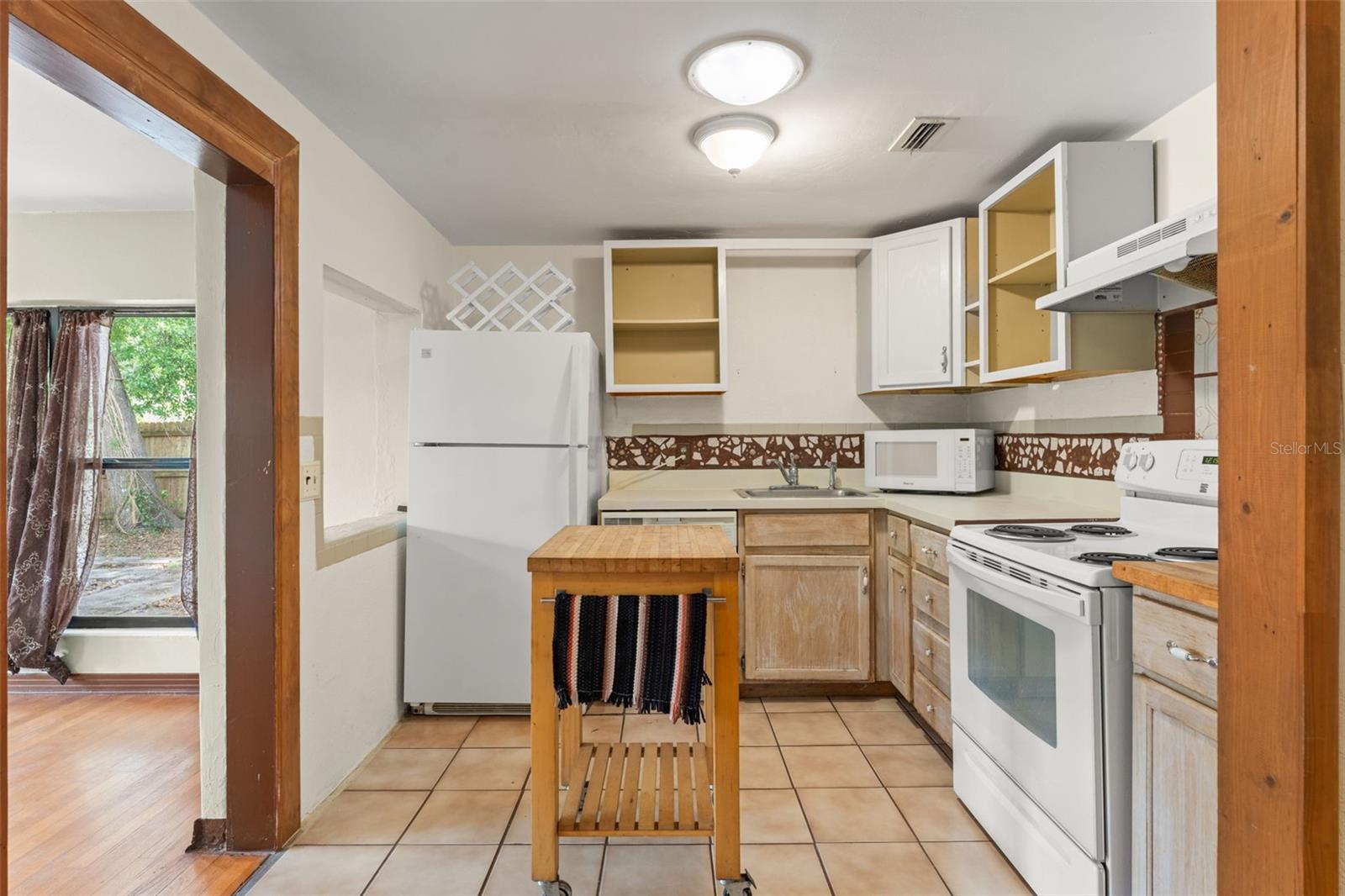 Image 16 of 31 For 440 Cambridge Boulevard