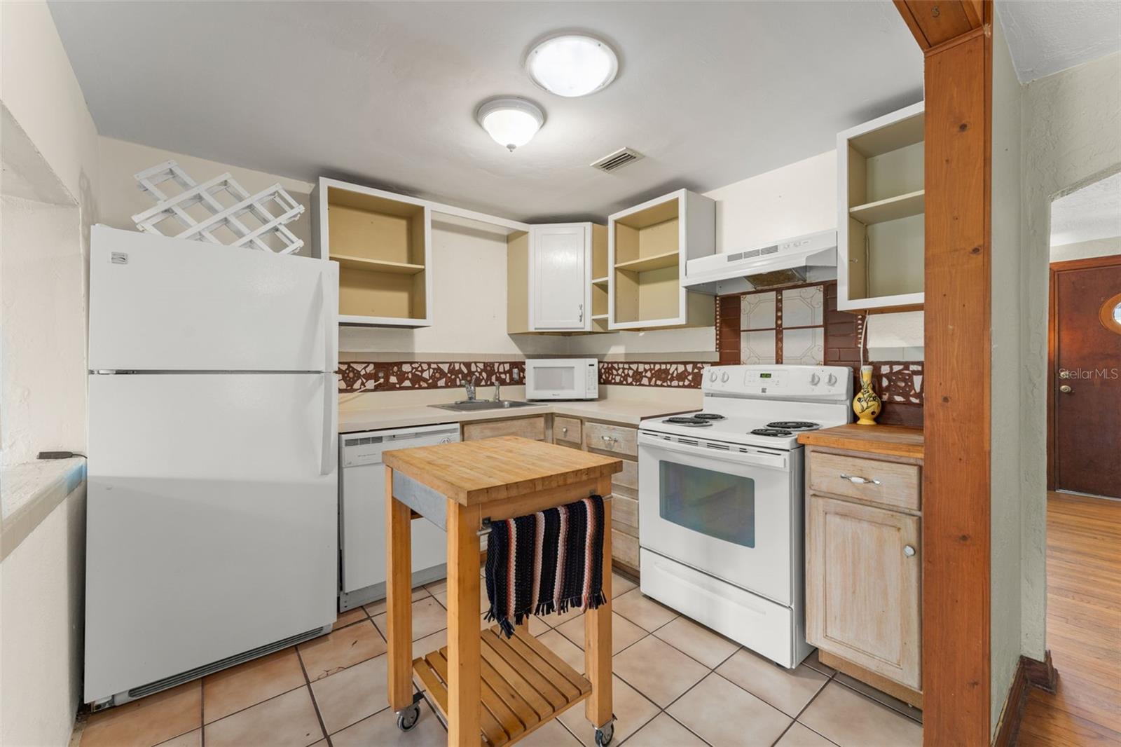 Image 17 of 31 For 440 Cambridge Boulevard