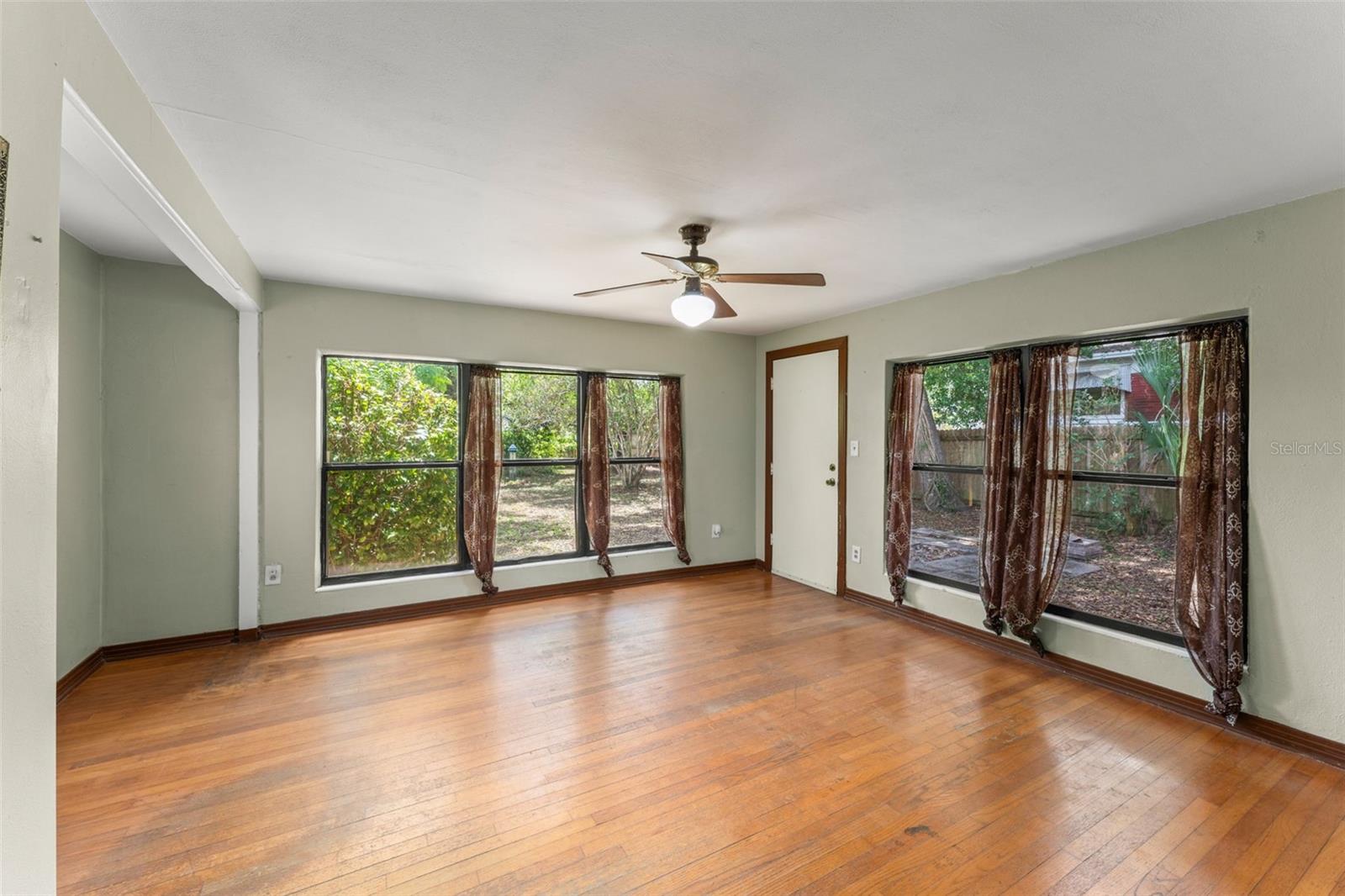 Image 21 of 31 For 440 Cambridge Boulevard