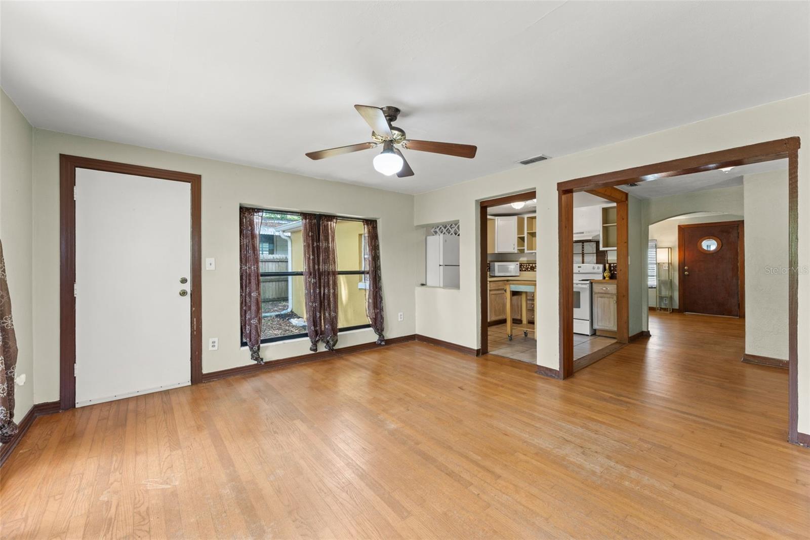 Image 3 of 31 For 440 Cambridge Boulevard
