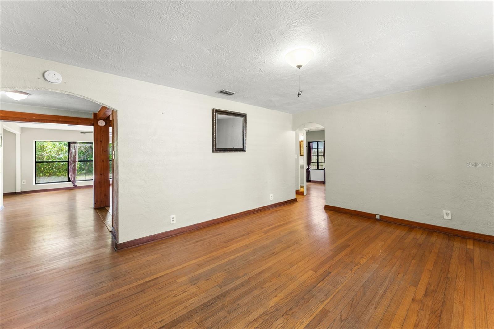 Image 5 of 31 For 440 Cambridge Boulevard