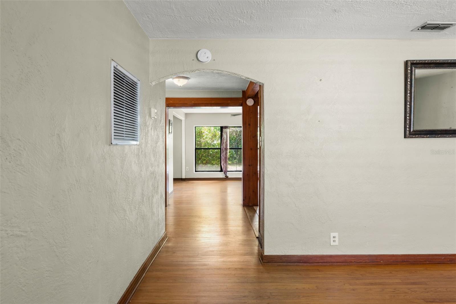 Image 6 of 31 For 440 Cambridge Boulevard