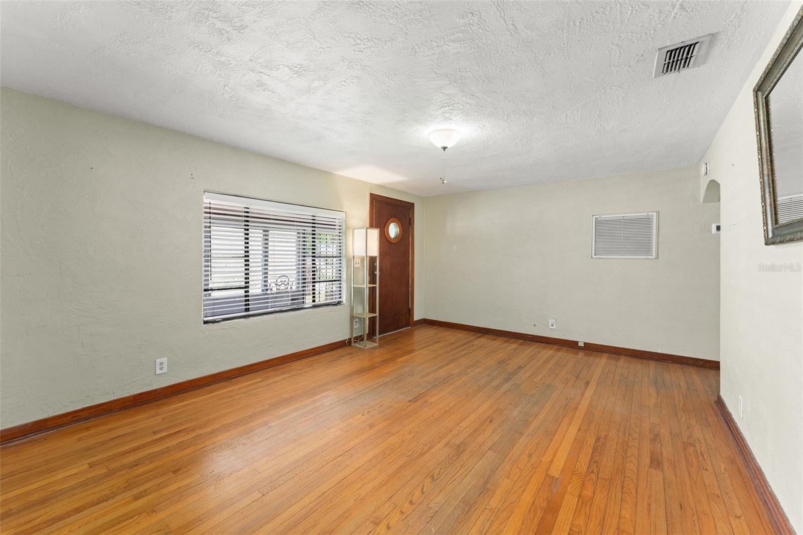 Image 8 of 31 For 440 Cambridge Boulevard