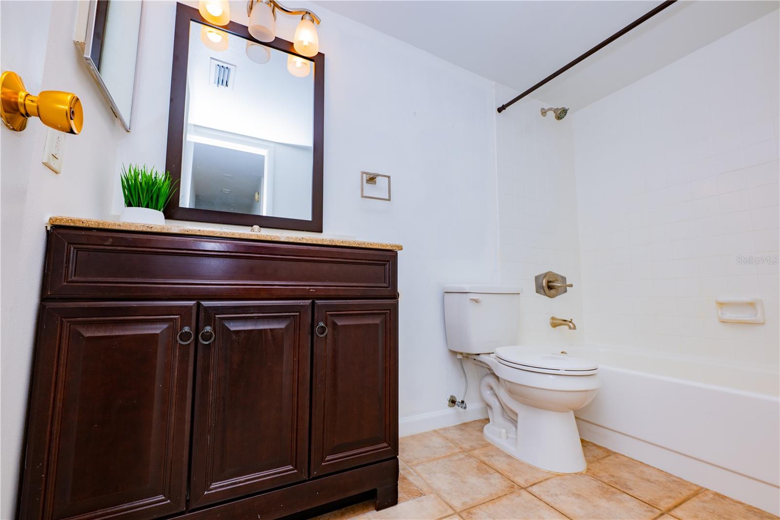Image 15 of 36 For 402 Dove Lane 2-7