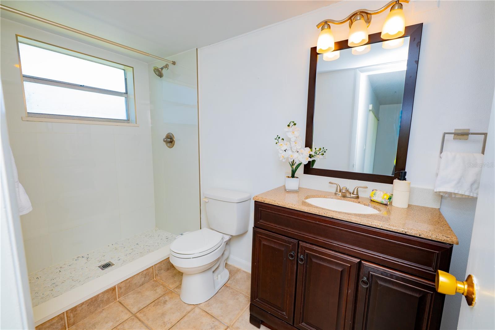 Image 16 of 36 For 402 Dove Lane 2-7