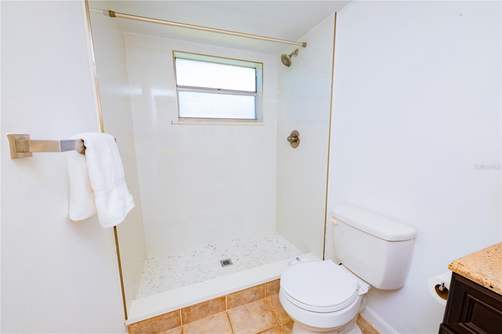 Image 18 of 36 For 402 Dove Lane 2-7