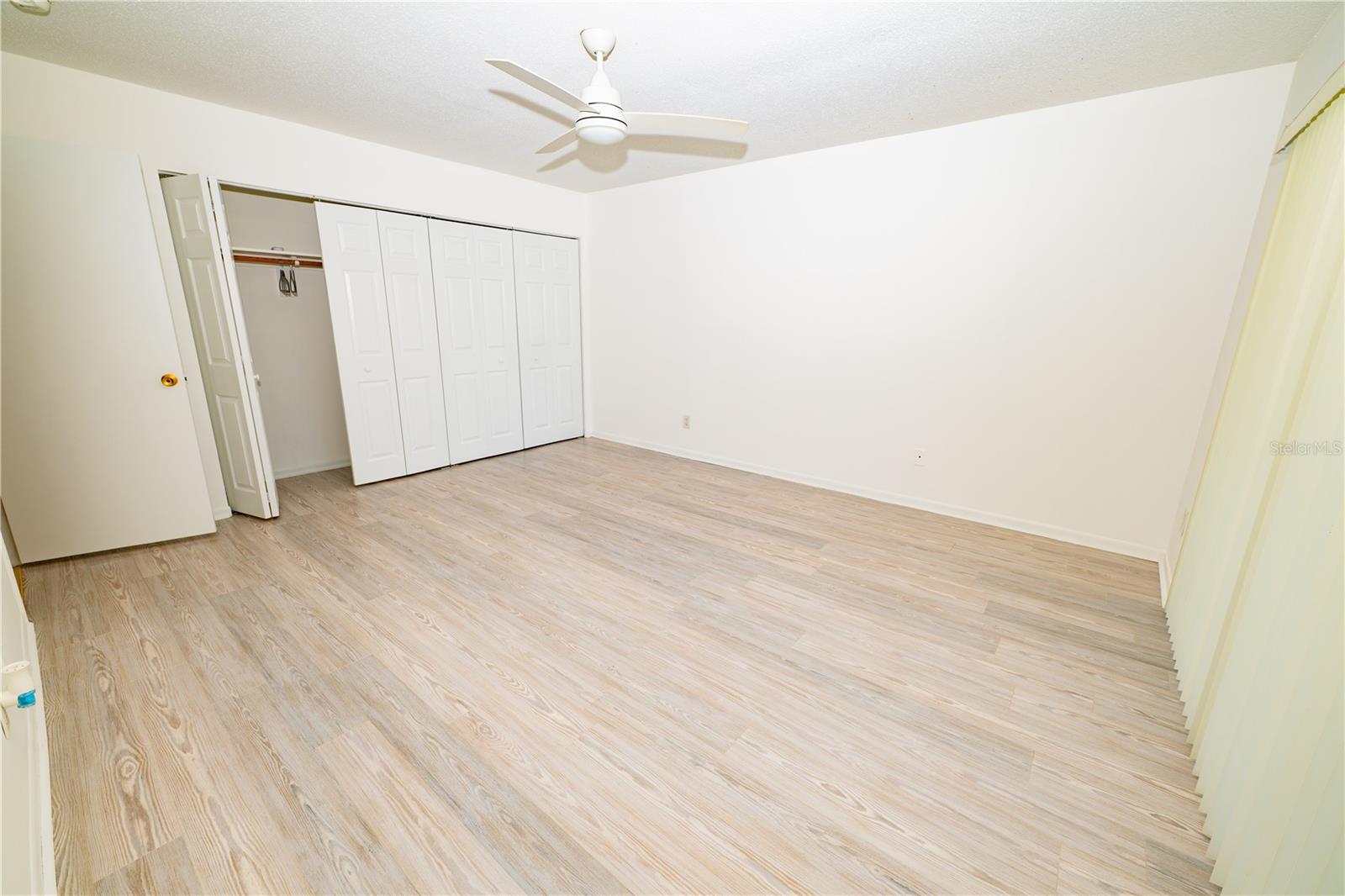 Image 22 of 36 For 402 Dove Lane 2-7