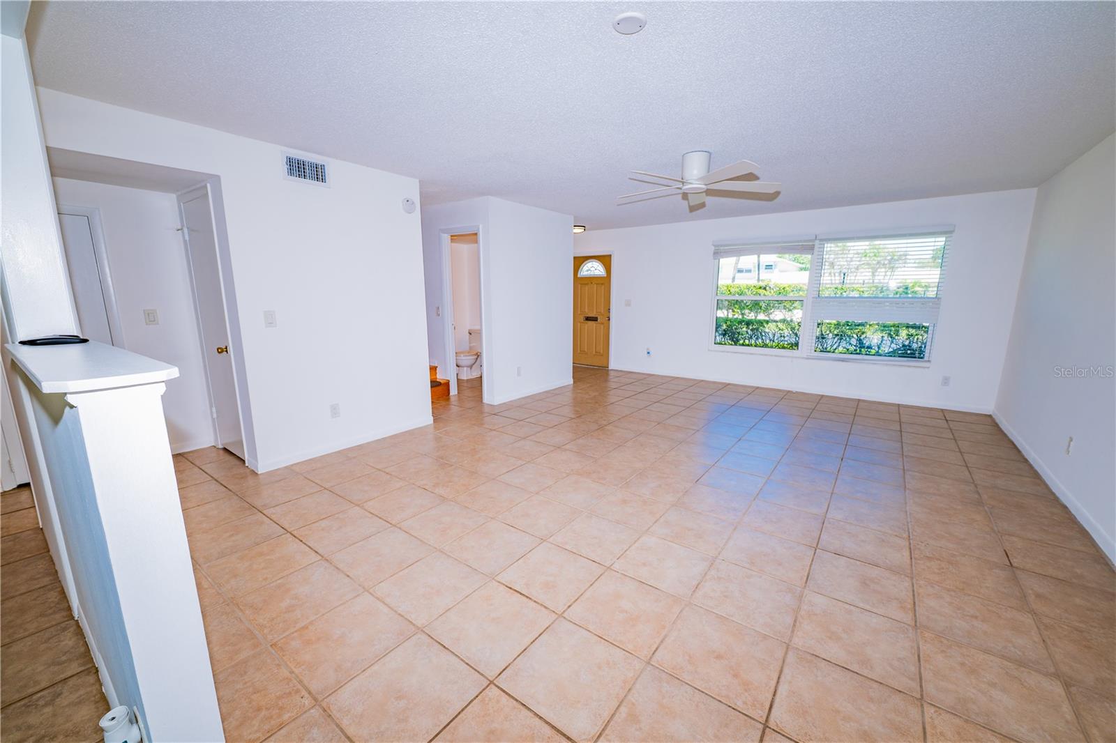 Image 4 of 36 For 402 Dove Lane 2-7