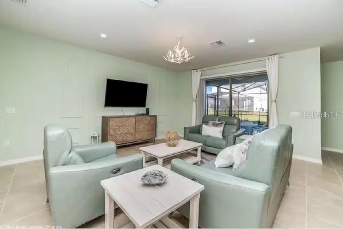 Image 5 of 35 For 8933 Prague Way