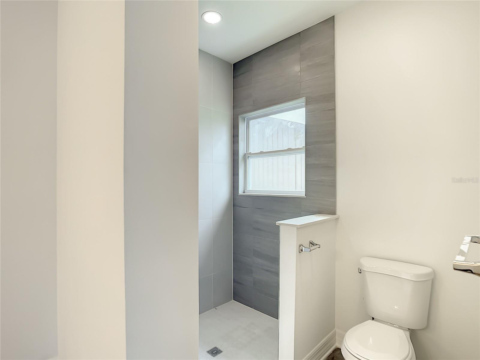 Image 11 of 17 For 14210 Luxo Avenue