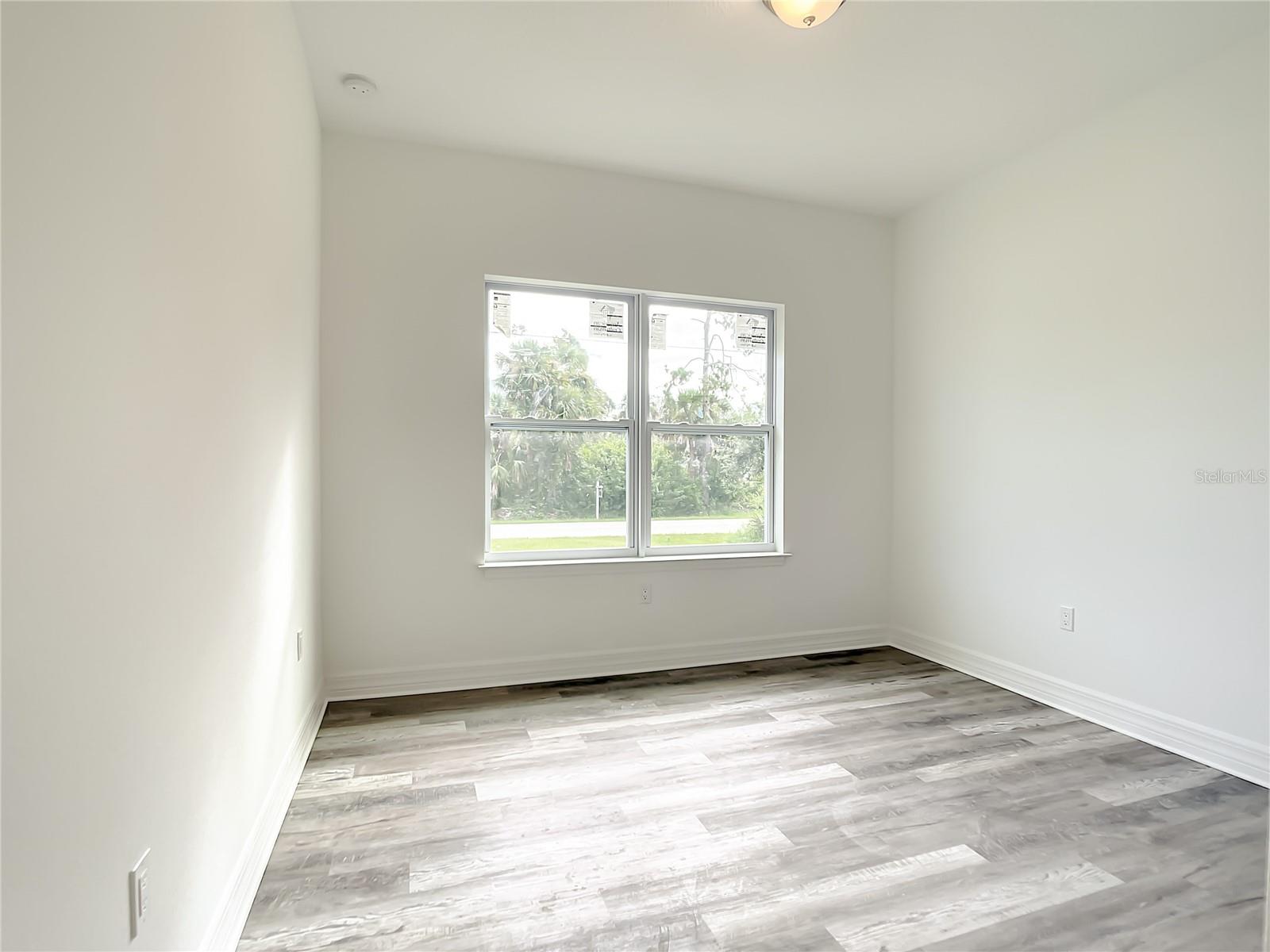Image 13 of 17 For 14210 Luxo Avenue