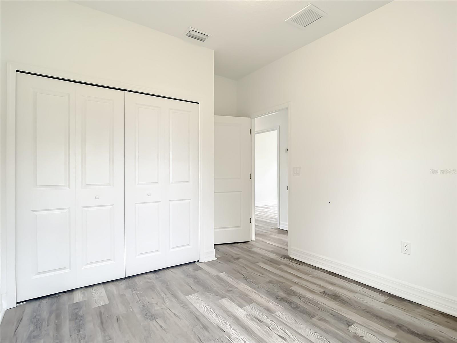 Image 14 of 17 For 14210 Luxo Avenue