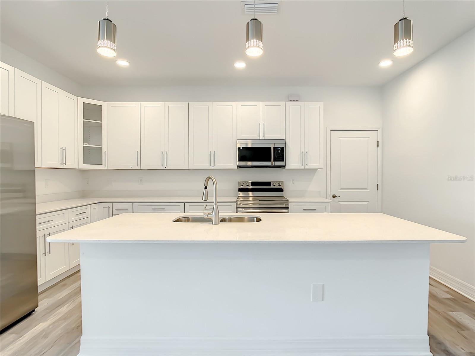Image 4 of 17 For 14210 Luxo Avenue