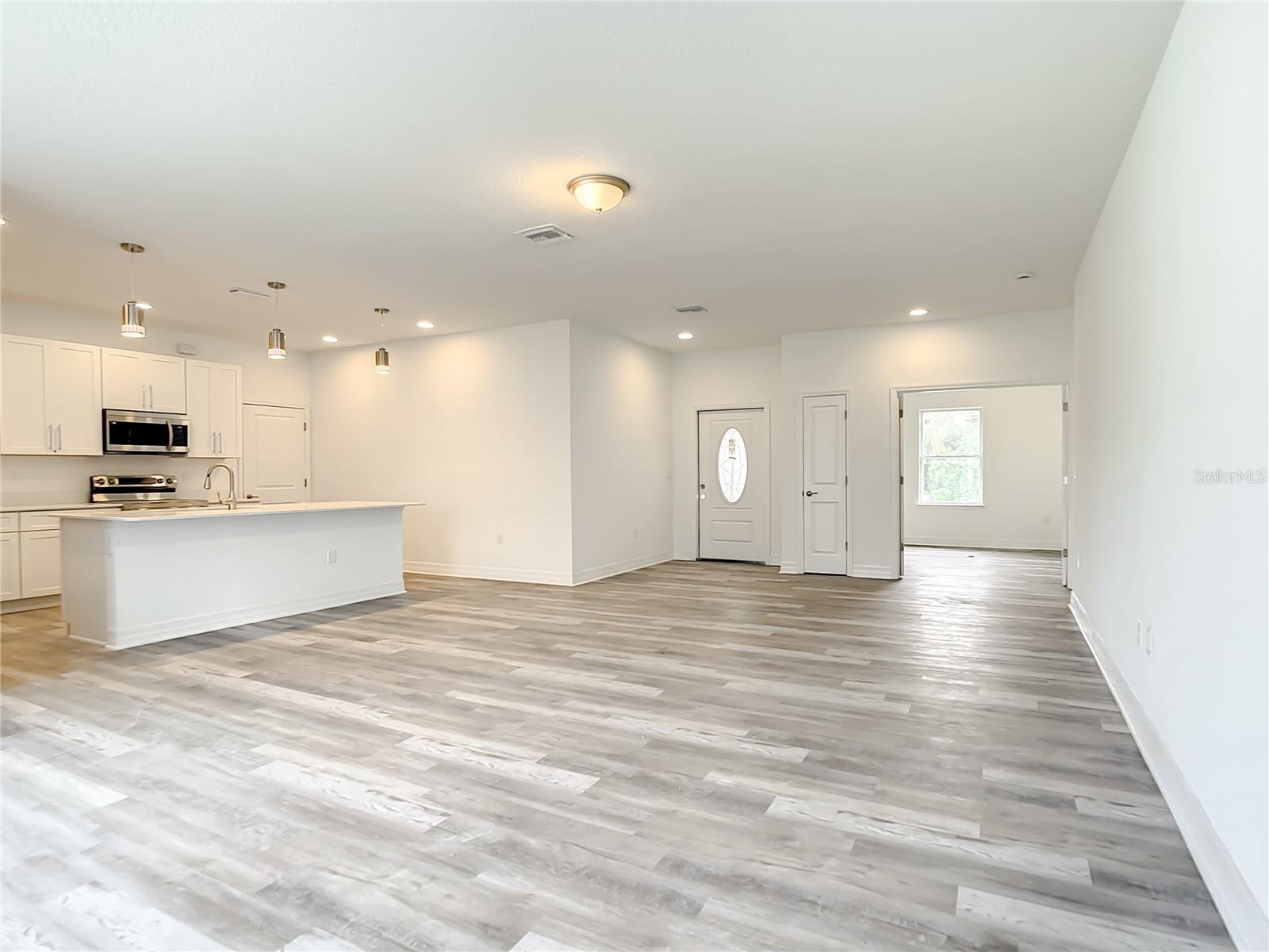 Image 6 of 17 For 14210 Luxo Avenue