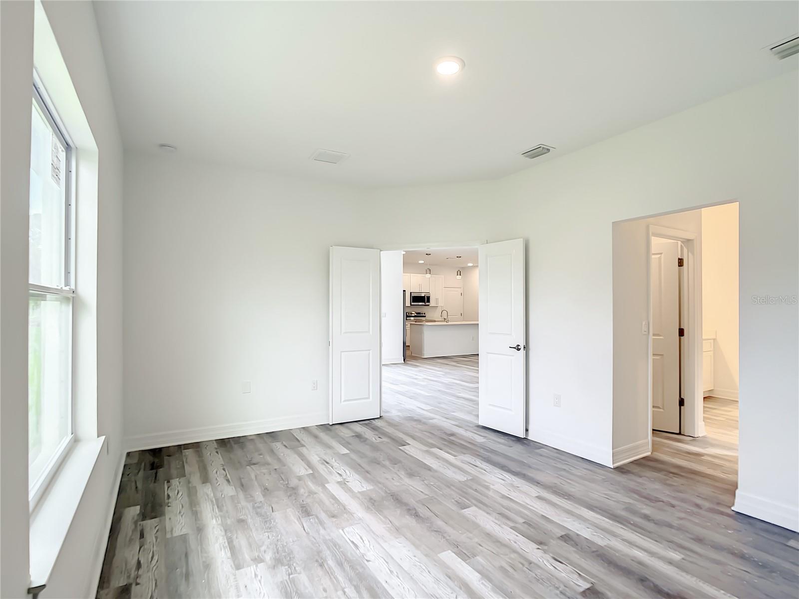 Image 9 of 17 For 14210 Luxo Avenue