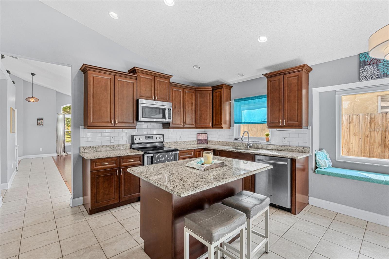 Image 11 of 50 For 470 Freeman Street