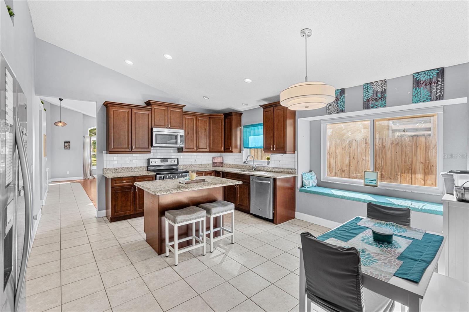 Image 15 of 50 For 470 Freeman Street