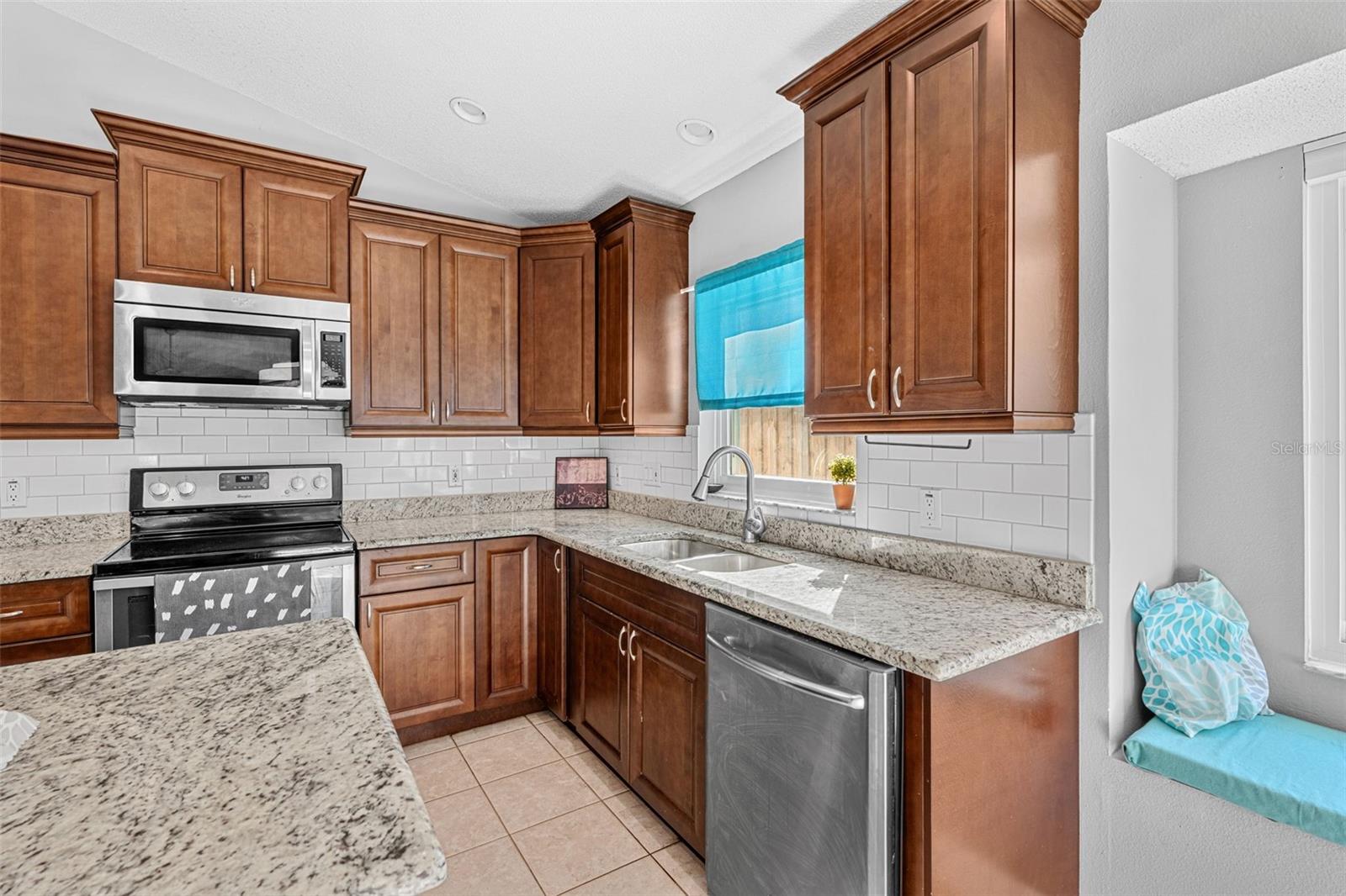 Image 17 of 50 For 470 Freeman Street