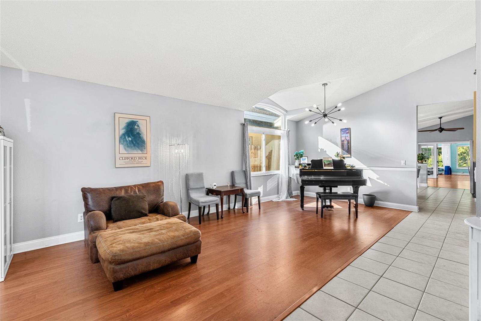 Image 9 of 50 For 470 Freeman Street