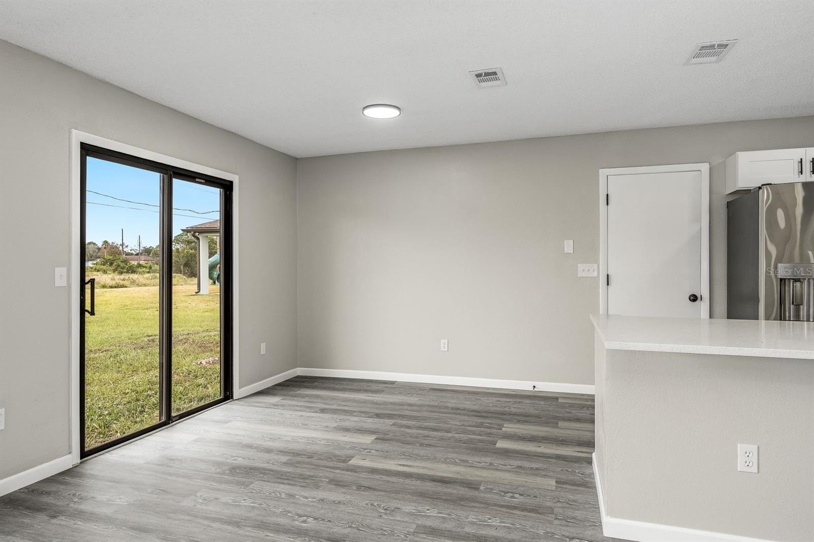 Image 10 of 23 For 1430 Valerius Street Se