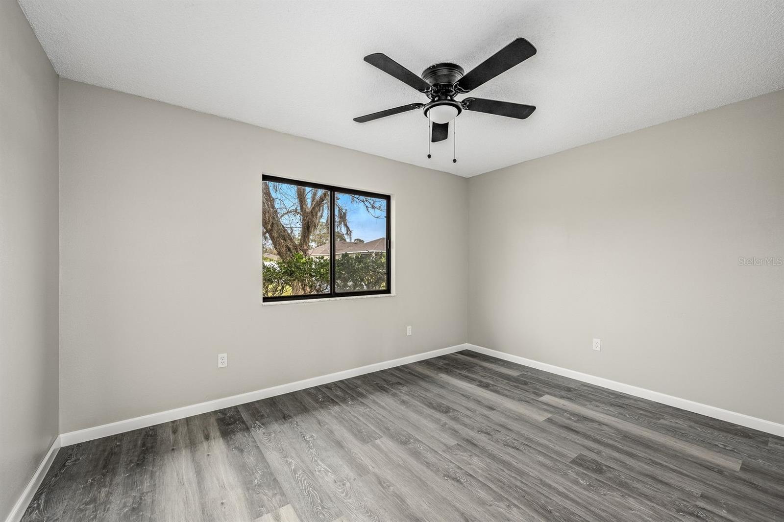 Image 16 of 23 For 1430 Valerius Street Se