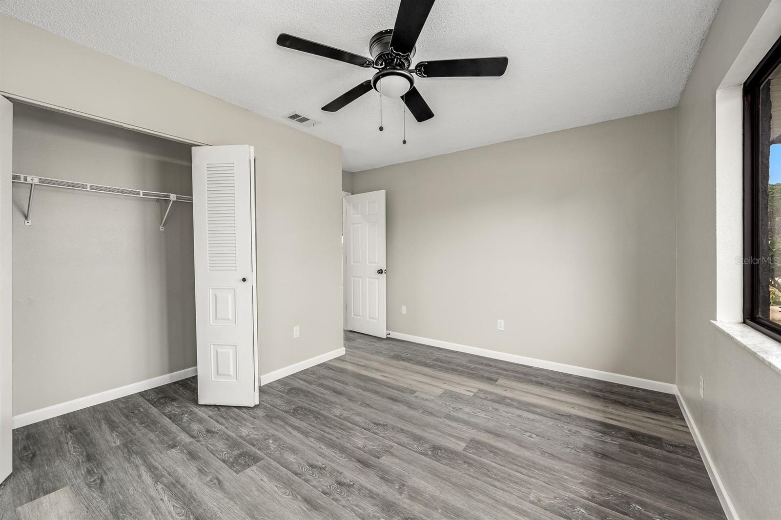 Image 17 of 23 For 1430 Valerius Street Se