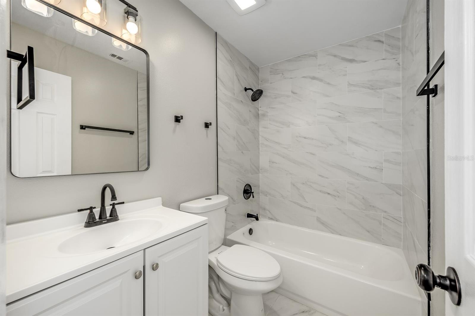 Image 18 of 23 For 1430 Valerius Street Se