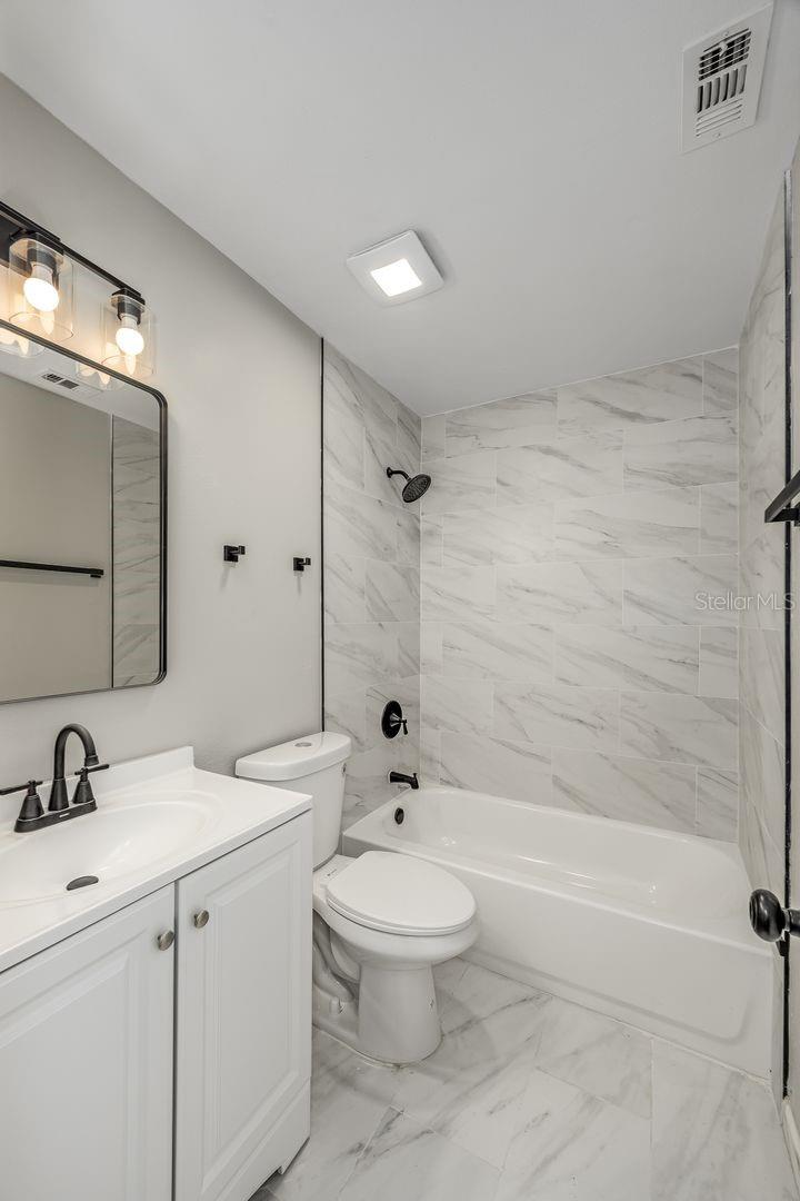 Image 19 of 23 For 1430 Valerius Street Se