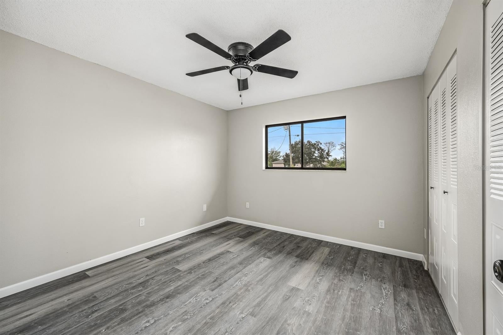 Image 20 of 23 For 1430 Valerius Street Se