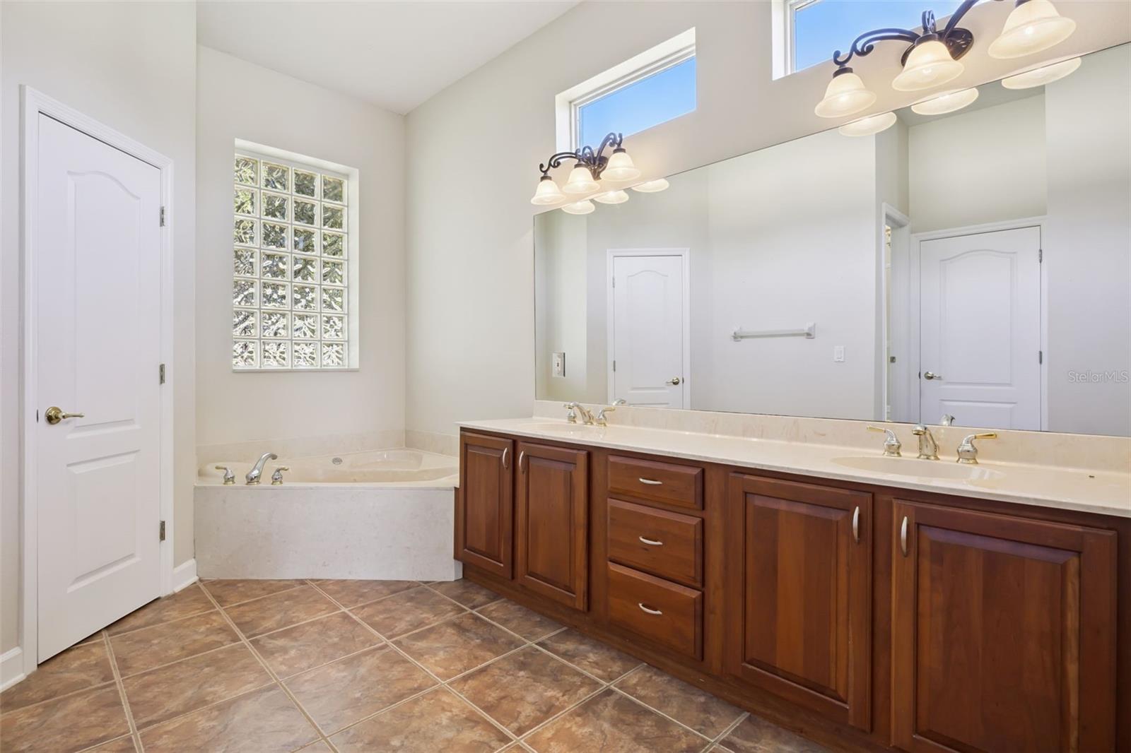 Image 19 of 44 For 2347 Warren Woods Drive