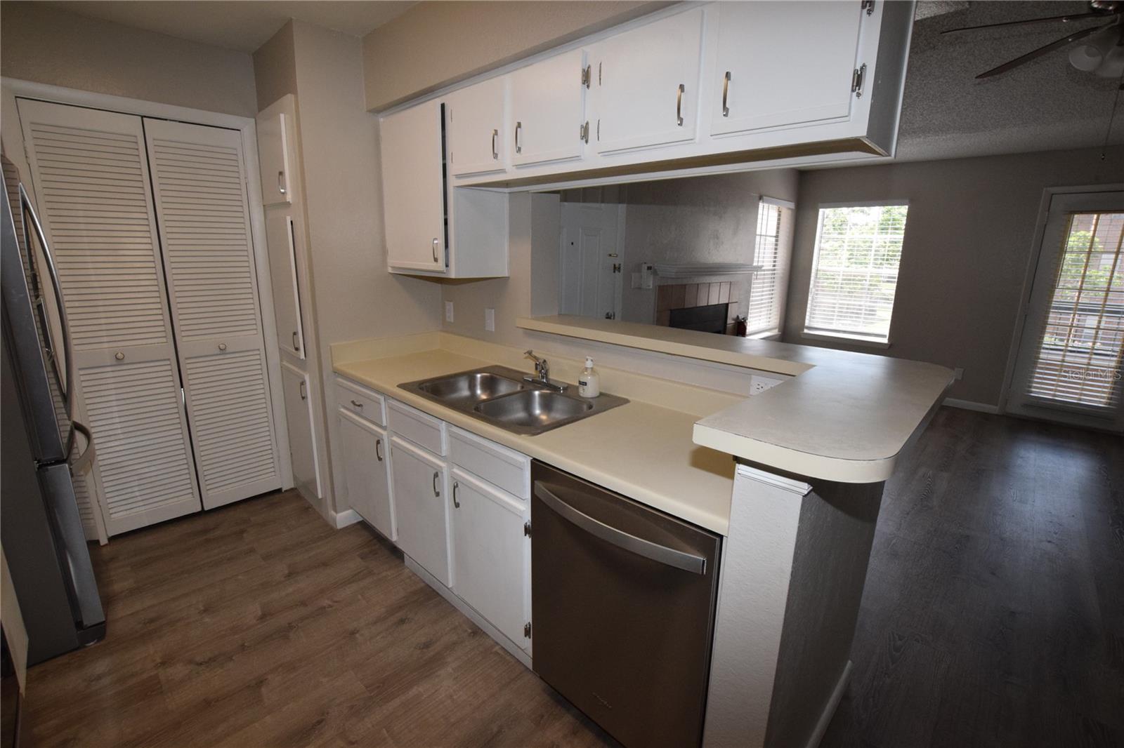 Image 5 of 12 For 5533 Chrishire Way F201