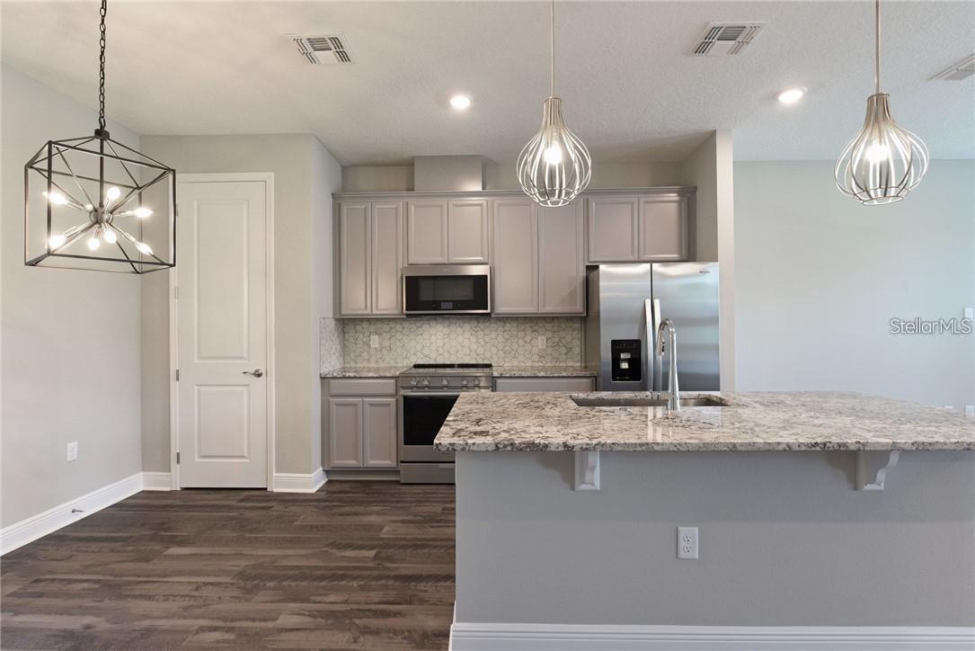 Image 4 of 34 For 7055 Carrickbend Lane