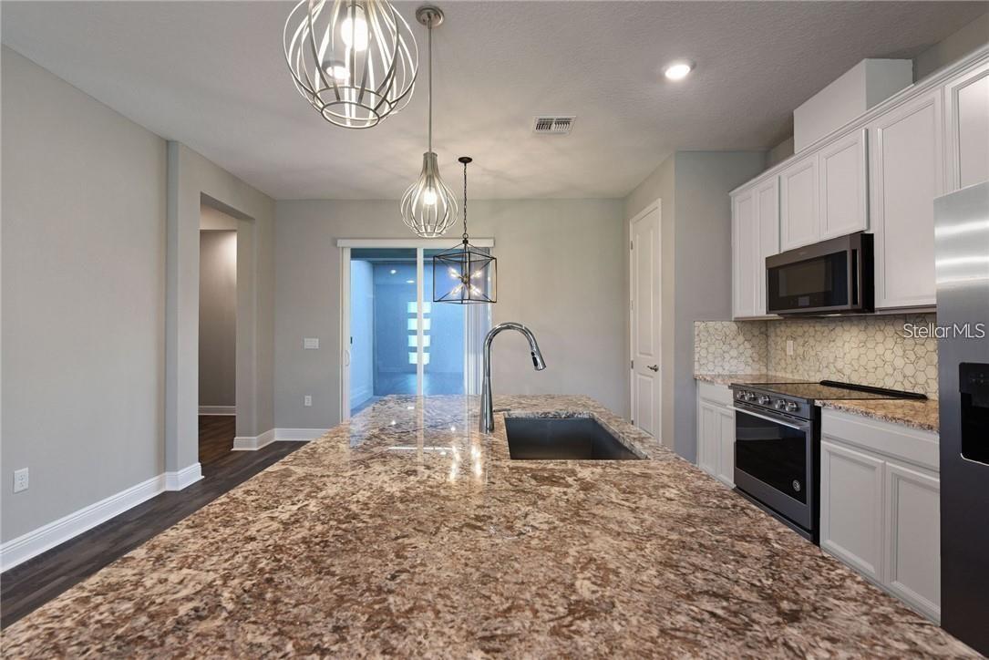 Image 6 of 34 For 7055 Carrickbend Lane