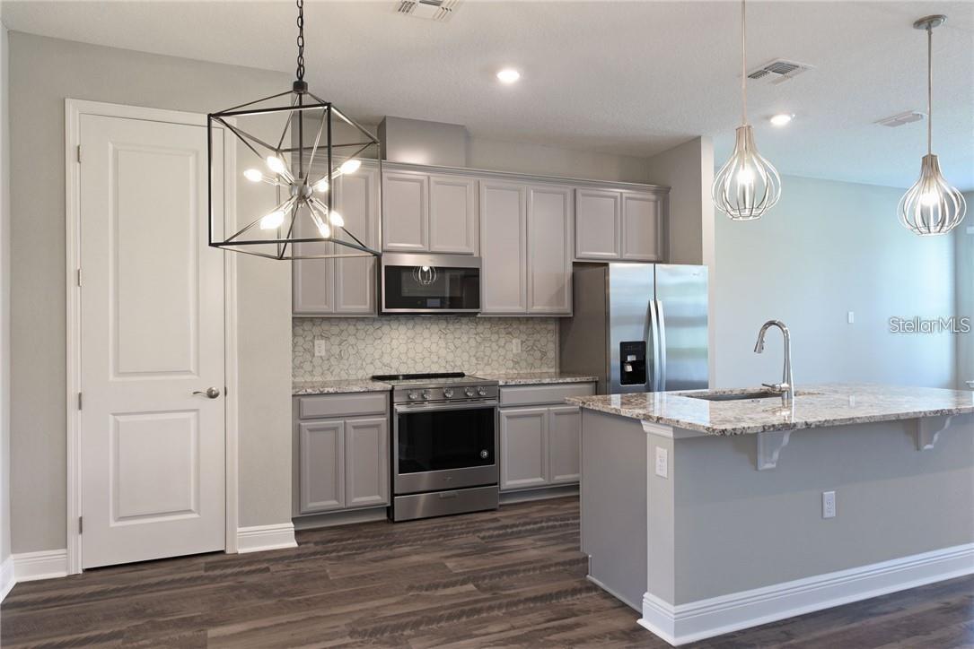 Image 7 of 34 For 7055 Carrickbend Lane