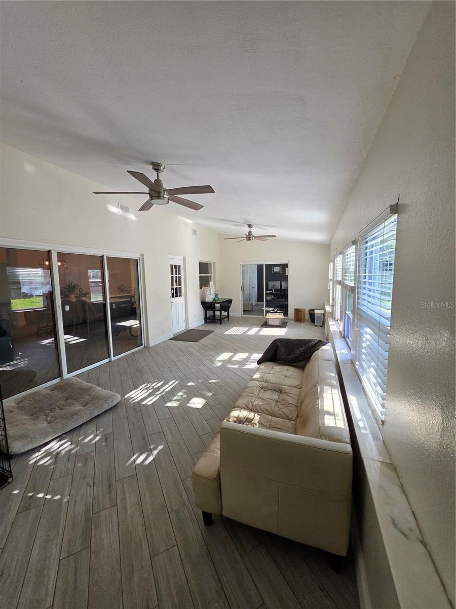 Image 21 of 27 For 10158 Brandon Circle