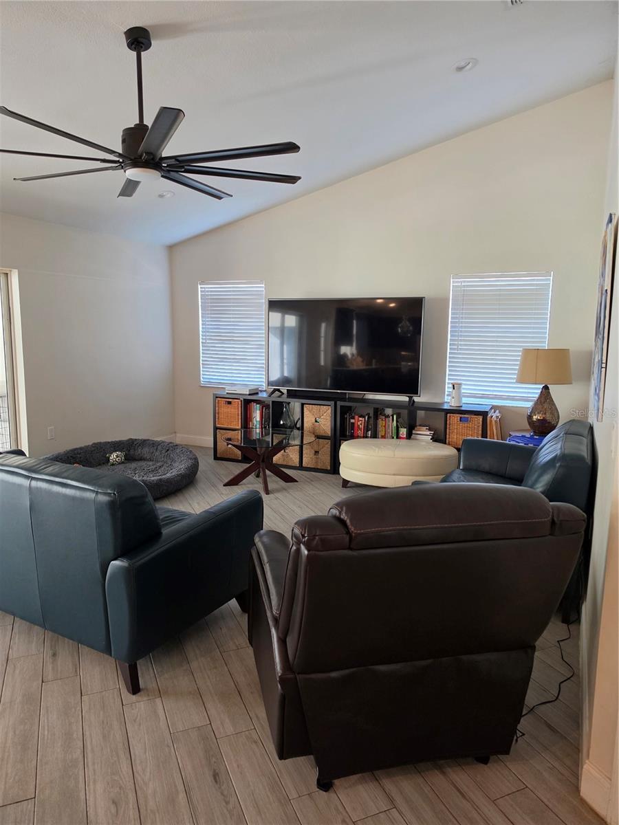 Image 6 of 27 For 10158 Brandon Circle