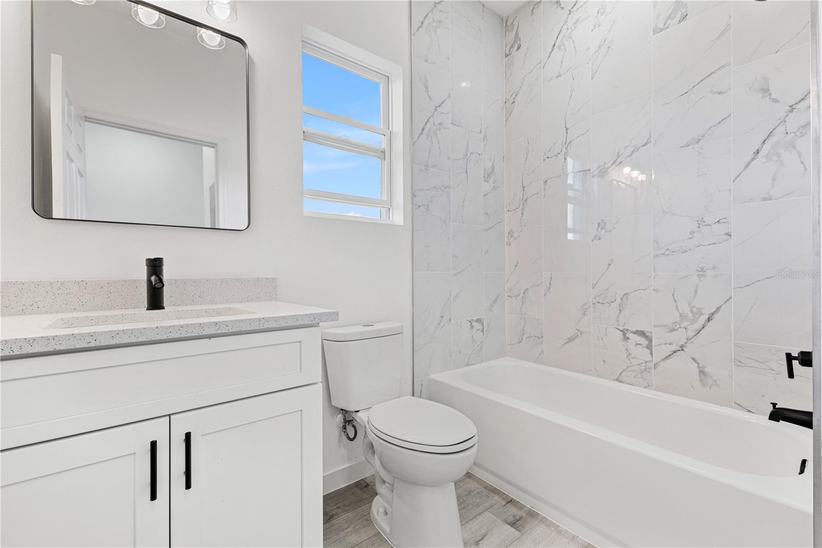 Image 35 of 38 For 833 E Colville Dr