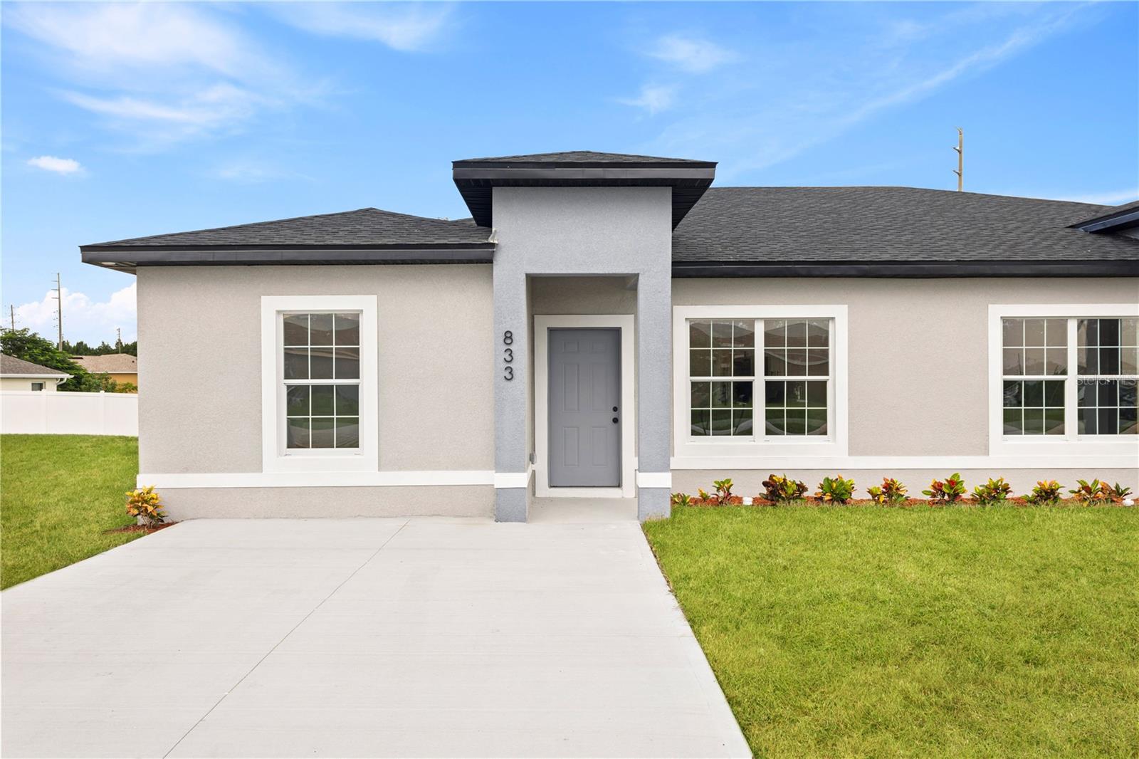 Image 4 of 38 For 833 E Colville Dr