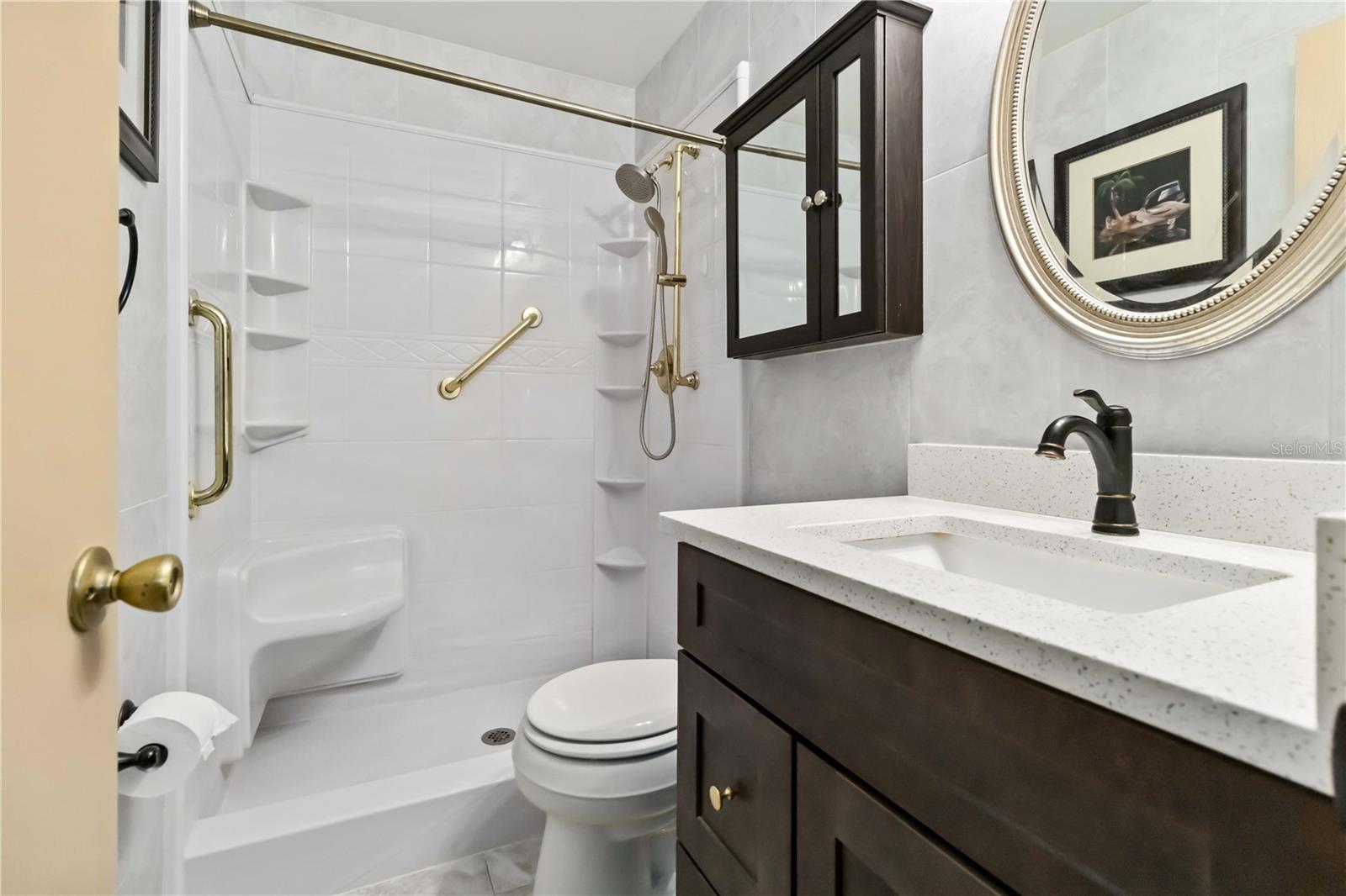 Listing photo id 12 for 2415 Raintree Lake Circle