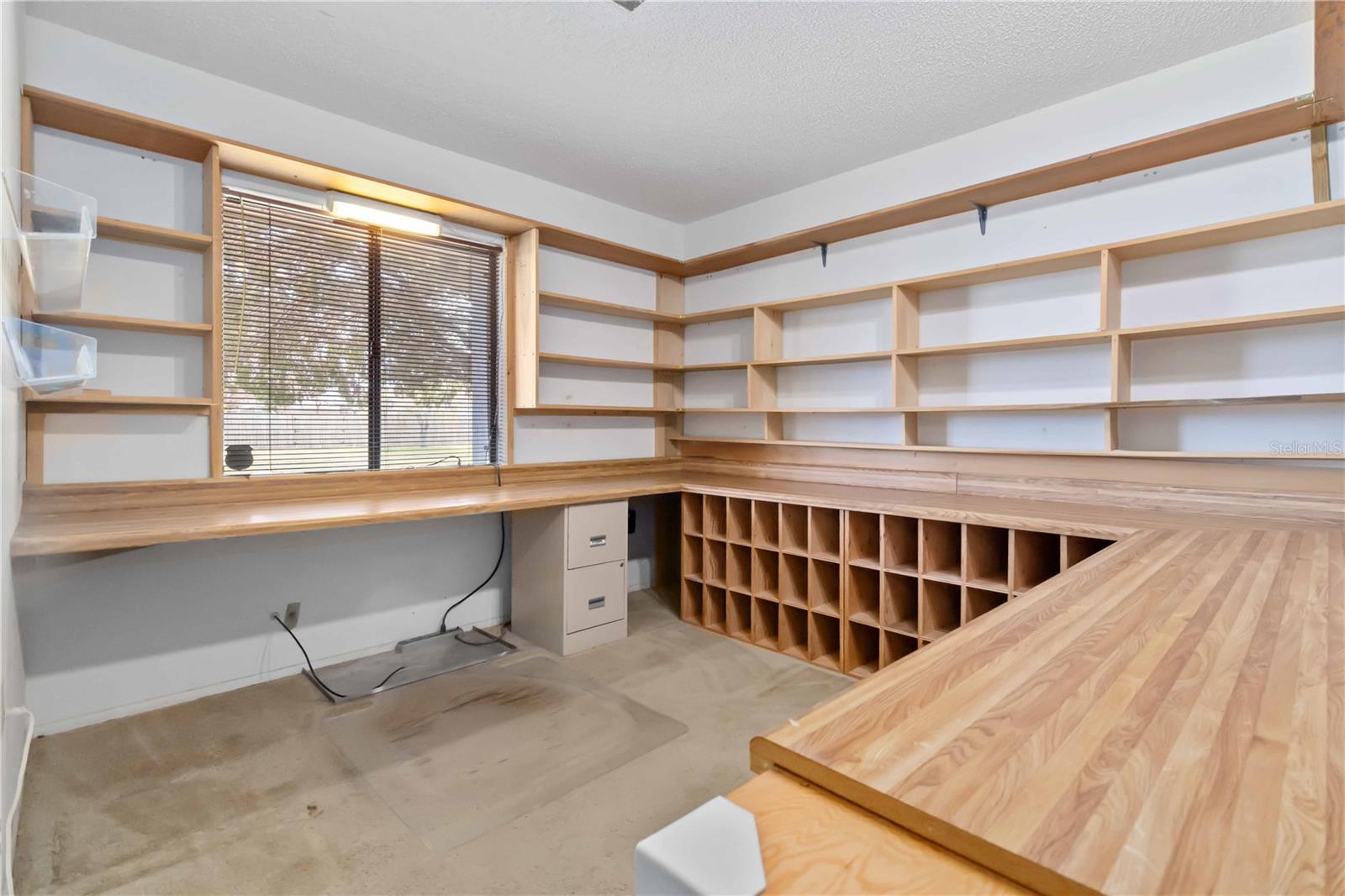 Listing photo id 13 for 2415 Raintree Lake Circle