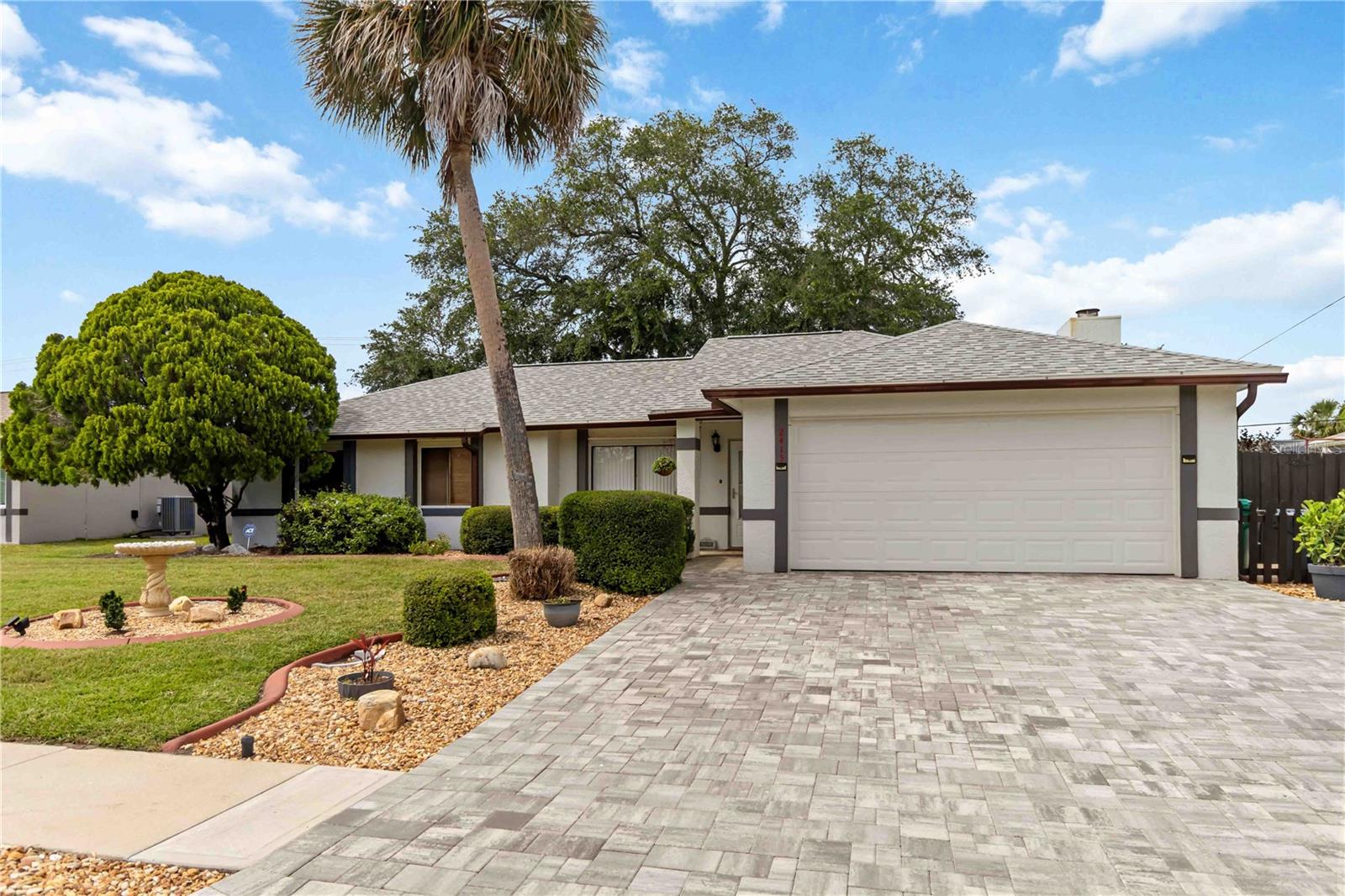 Listing photo id 0 for 2415 Raintree Lake Circle