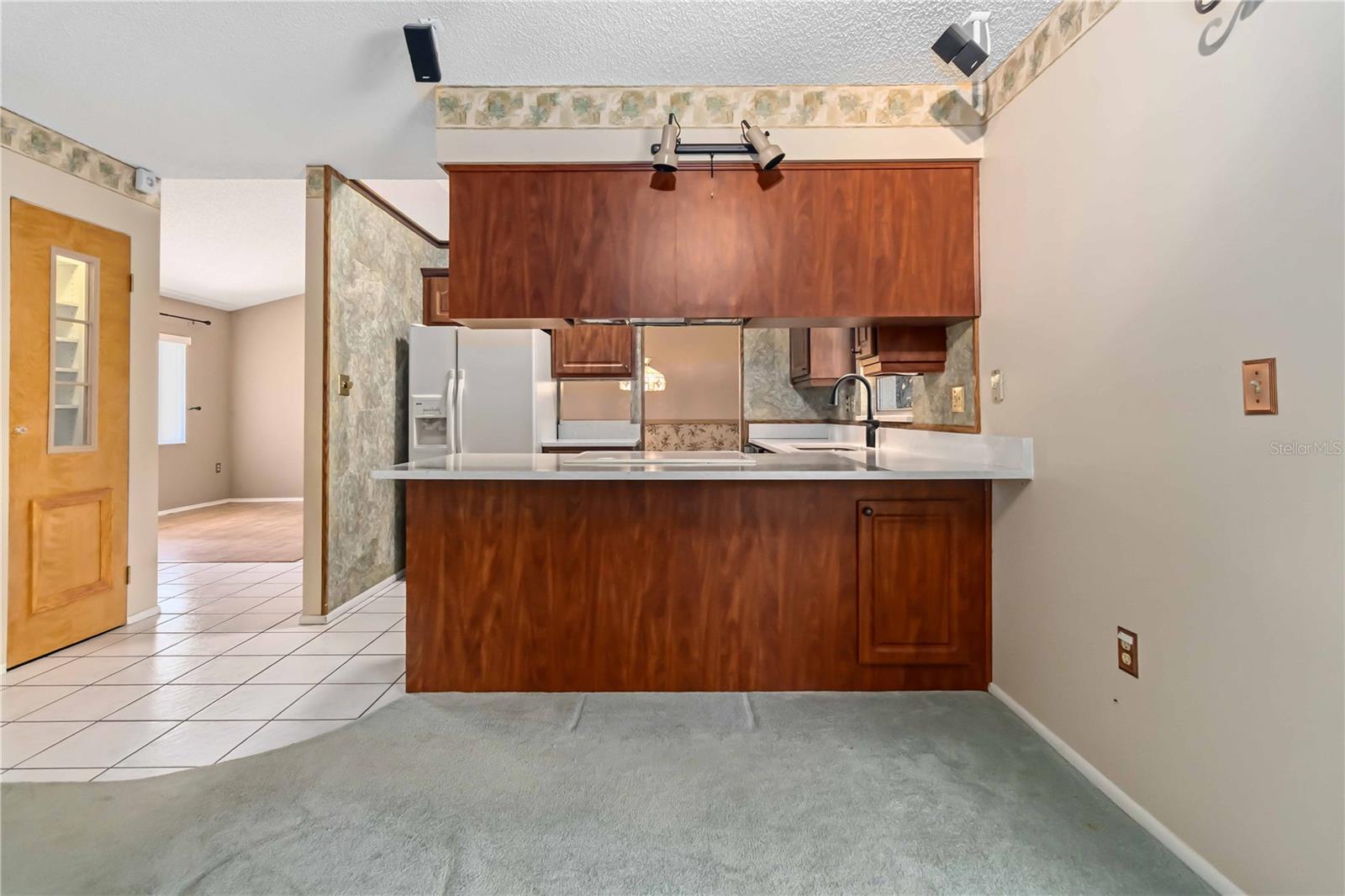 Listing photo id 5 for 2415 Raintree Lake Circle