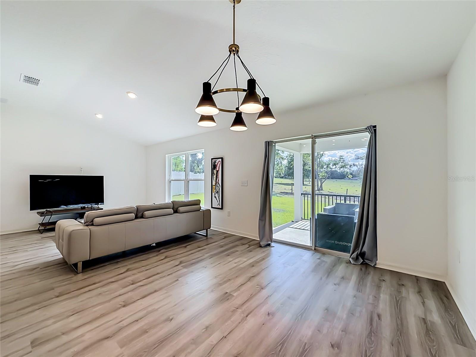 Image 21 of 56 For 1507 Geranium Drive