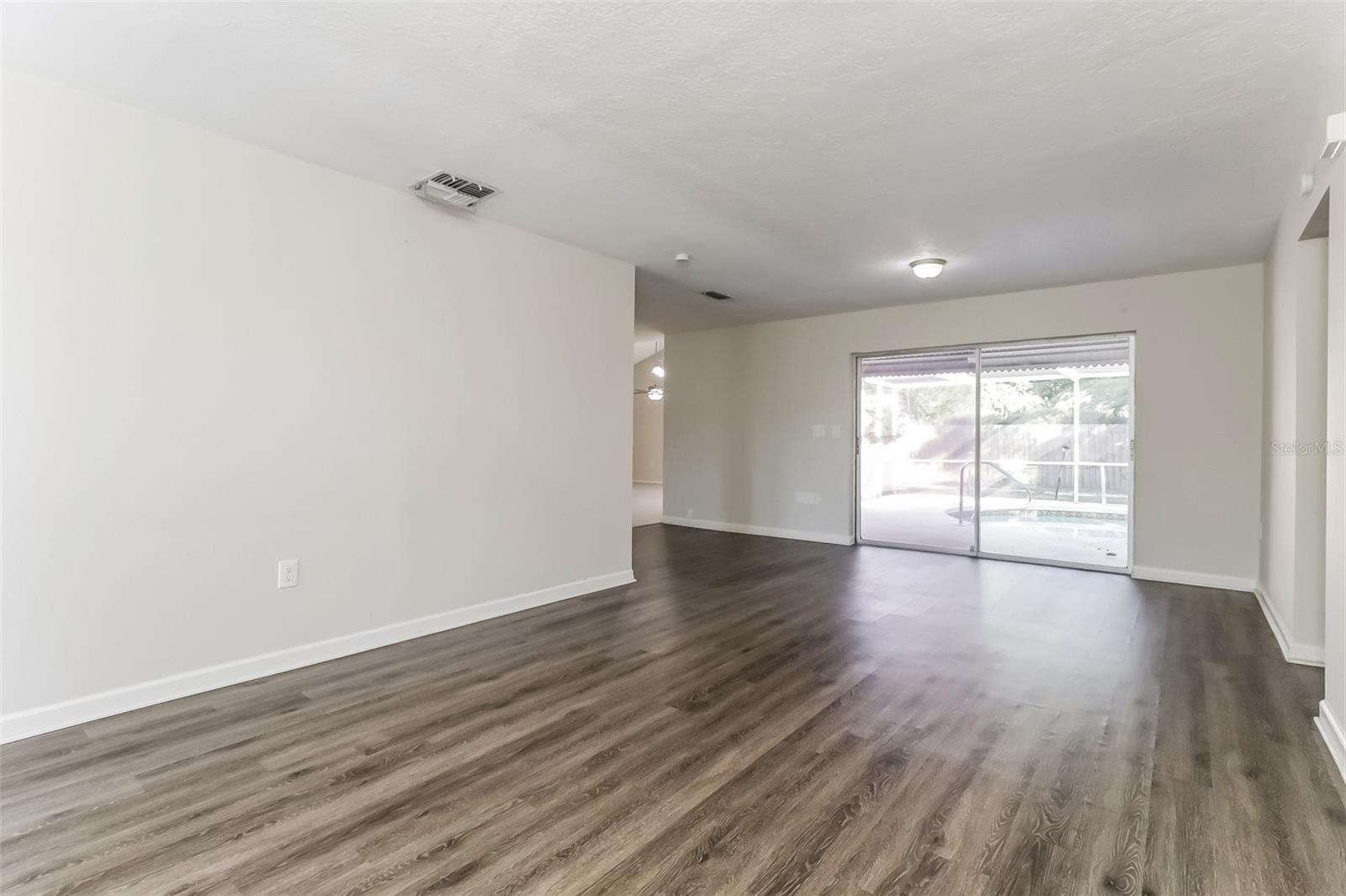 Image 4 of 21 For 12907 Cedar Ridge Drive