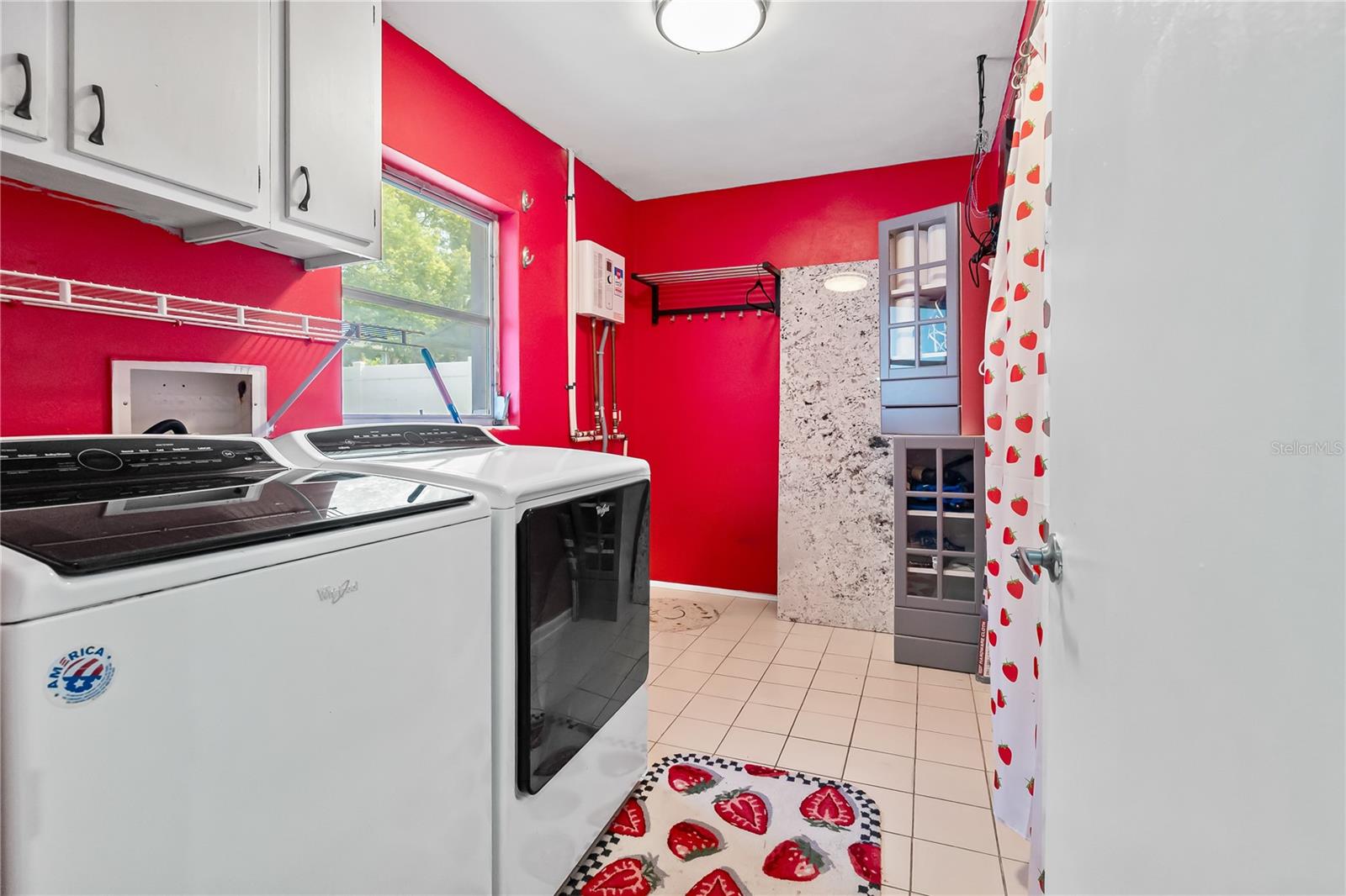 Listing photo id 9 for 621 Ellsworth Street