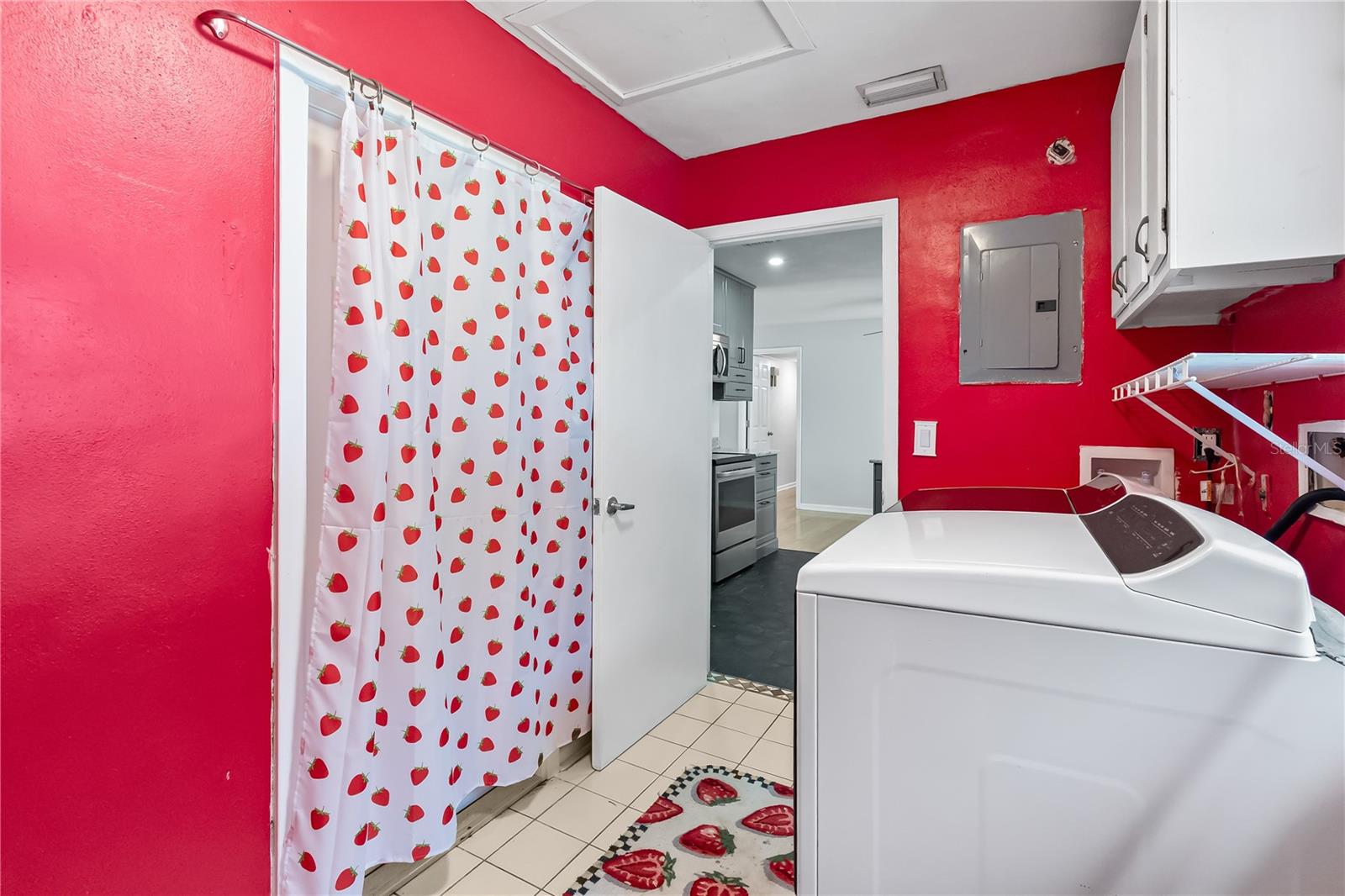 Listing photo id 10 for 621 Ellsworth Street