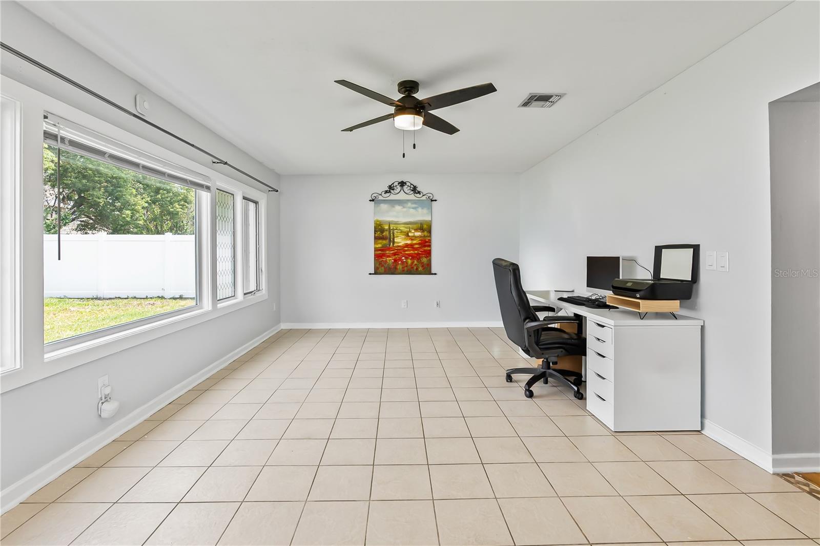 Listing photo id 15 for 621 Ellsworth Street
